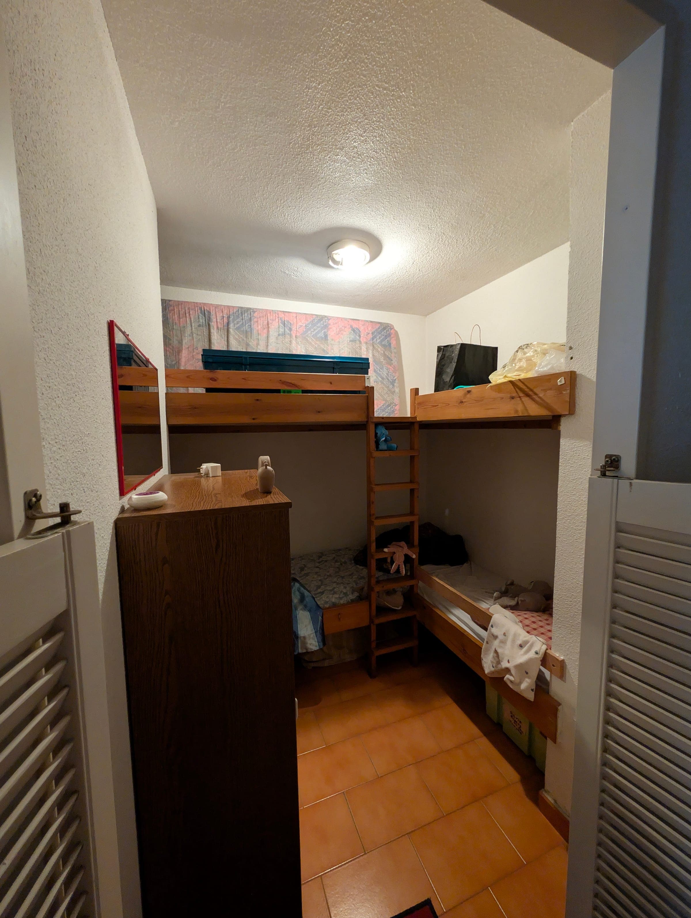 Coin enfant avec 3 lits